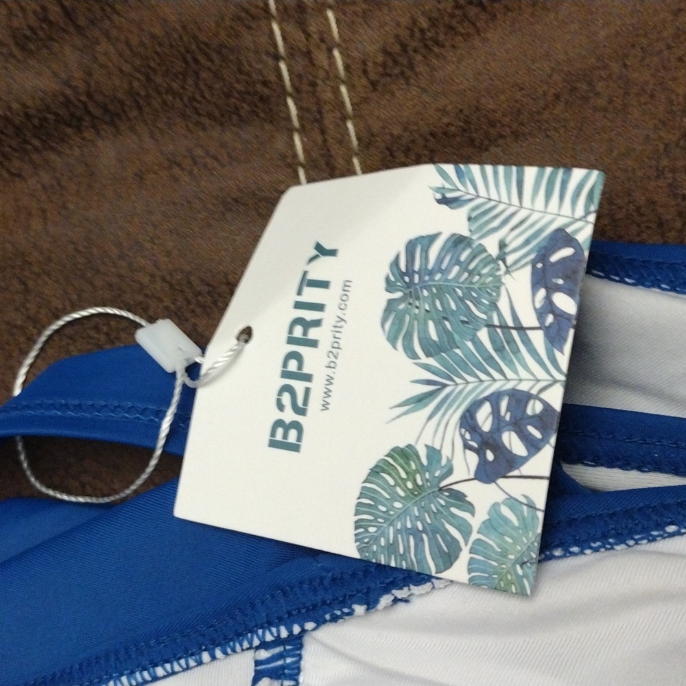 Swimsuit - Picture 4 of 4